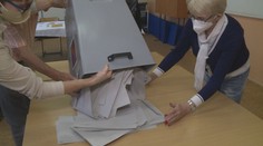Excesy při volbách: Mladík poplival ženu s dredy, připomínala mu Bartoše