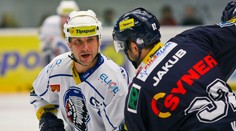 Straka skolil Slavii a po zápase naháněl Sýkoru a Dopitu