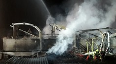 Obří požár kravína v Německu. V ohni zahynuly desítky zvířat