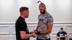 Procházka si přetrhal vazy, prozradil trenér. S UFC mají dohodu