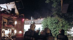 Rodina je na dovolené v Kanadě, jejich dům lehl popelem