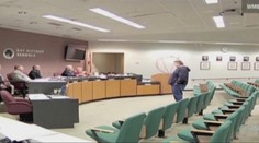 VIDEO: SEBEVRAŽDA šílence v PŘÍMÉM PŘENOSU. Byl ve škole
