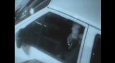 Chtěl se zabít pod kamerou. Strážníci mu nůž sebrali