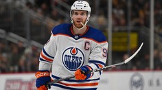 McDavid má 100 asistencí. Zvládl to jako první od dob Gretzkého