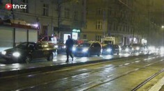 VIDEO: POŽÁR V CENTRU PRAHY! Muž se přiotrávil zplodinami...