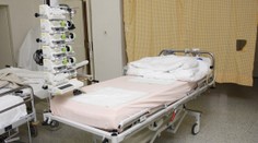 Na psychiatrii udusili pacienta houskou a konzervou