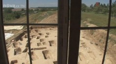 Vedle domu mají pohřebiště. Sousedy si nemůžeme vynachválit, říkají Šobovi