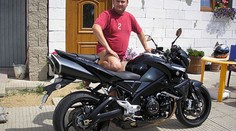 Našel se mrtvý motorkář. Asi otec dvou dětí