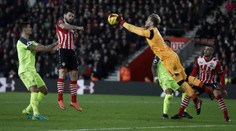 Liverpool pod palbou! Za naději děkuje jen náhradnímu brankáři