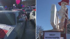 Na demonstraci proti Babišovi v Praze přinesli i kostlivce. Lidem vadí chaos