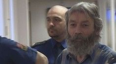 Přistihla ho s milenkou, tak partnerku bodl. Hájí se podivně