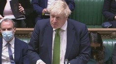 Covid v Evropě: Rakousko chystá povinné očkování a Británie ruší opatření