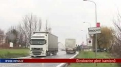VIDEO: Otrokovice stále trápí projíždějící kamiony