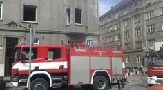 V Plzni hořel dům. Sedm lidí evakuovali