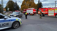 Posunovací vůz projel v Mělníku na červenou. Srazil se s vlakem