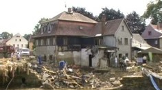 Rabatinovým zbourali obývák kvůli povodním. Jsou rádi za sušenky