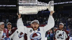 MacKinnon podepsal extrémně výhodnou smlouvu. Nikdo si v NHL nevydělá více