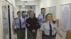 Tenhle mladík ubil otce a ženu KLADIVEM. Poslali ho do léčebny