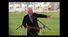 Rasistický rapper McCain a zubatý zpěvák Obama. Volby vtipně