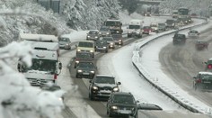 Uzavření D1! Silničáři museli opravit spadlé vedení