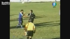 BRUTÁLNÍ VIDEO: Hráči SEŘEZALI sudího, ten skončil v nemocnici!