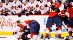 Gudas předvedl netradiční bitku, místo pěstí soupeře kontroloval na ledě
