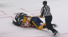 Hvězdný moment sudího v NHL. Hráče zachránil od zranění
