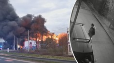 Policie hledá svědka požáru haly v pražském Braníku. Poznáváte ho?