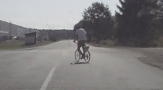 Jel na kole a nedal přednost druhému cyklistovi, dostal 10 měsíců vězení