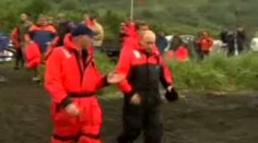 VIDEO: Ruský premiér Putin odebíral vzorky kůže velryb na Kamčatce