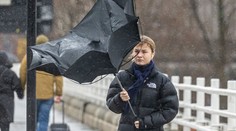 Na Česko se řítí studená fronta. Udeří silný vítr, hrozí i bouřky