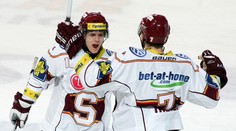 Sparta si vyšlápla na Třinec, Vítkovice rozstřílely Slavii a jdou do čela