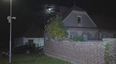 Drama na Pardubicku. Z rodinného domu se prý ozývala střelba, sousedy evakuovali