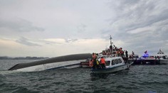 V dovolenkovém ráji se potopila loď s turisty. Na místě je větší množství mrtvých