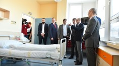 O porodech rozhodují jen muži? Ministr zdravotnictví sklízí kritiku