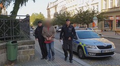 Přítelkyni držel den v autě a vyhrožoval! Dokázala si zavolat pomoc