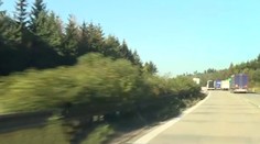 Údržba na D1 nestíhá. Středový pás už připomíná džungli