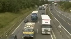 Na okraji Prahy se srazily kamiony a blokovaly dopravu