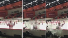 VIDEO: Bizarní oslava! Hokejista Frýdku radostí roztříštil plexisklo
