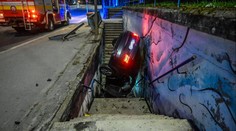 Děsivá nehoda policisty v centru Košic. Skončil s autem v podchodu