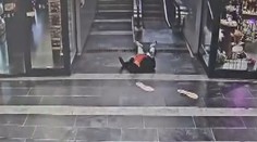 VIDEO: Drzost lidí nezná meze. Mladíka okradli při epileptickém záchvatu