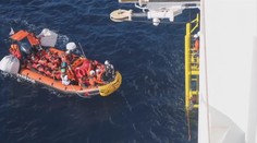 Británie má nový uprchlický zákon. Migranti musí na azyl čekat 10 tisíc kilometrů daleko