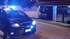 Ulicemi města v Itálii se potuloval lev. Nezabrala ani uspávací šipka
