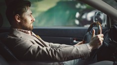 Frajírek v audi se řítil po dálnici 236 km/h. Mladíkovi hrozí tvrdý trest