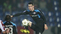 VIDEO: Fotbalista se báječně trefil, jenže do vlastní branky