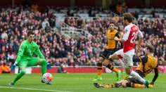 Petr Čech se jenom díval, jak brankář soupeře vychytal Arsenal!
