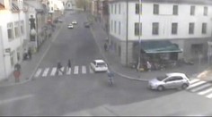 LHOSTEJNOST! Autem sražená školačka zůstala bez pomoci...