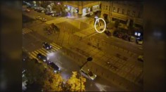 VIDEO: Usnul na lavičce v centru Prahy, ihned ho okradli!