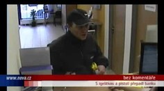 VIDEO: S pistolí a igelitkou přepadl banku