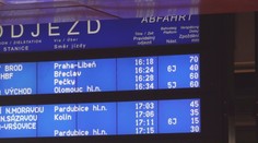Zpoždění, náhradní doprava a zrušené spoje. Dopravci se chystají na změnu času